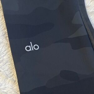 ALO Yoga Dark Camo Leggings